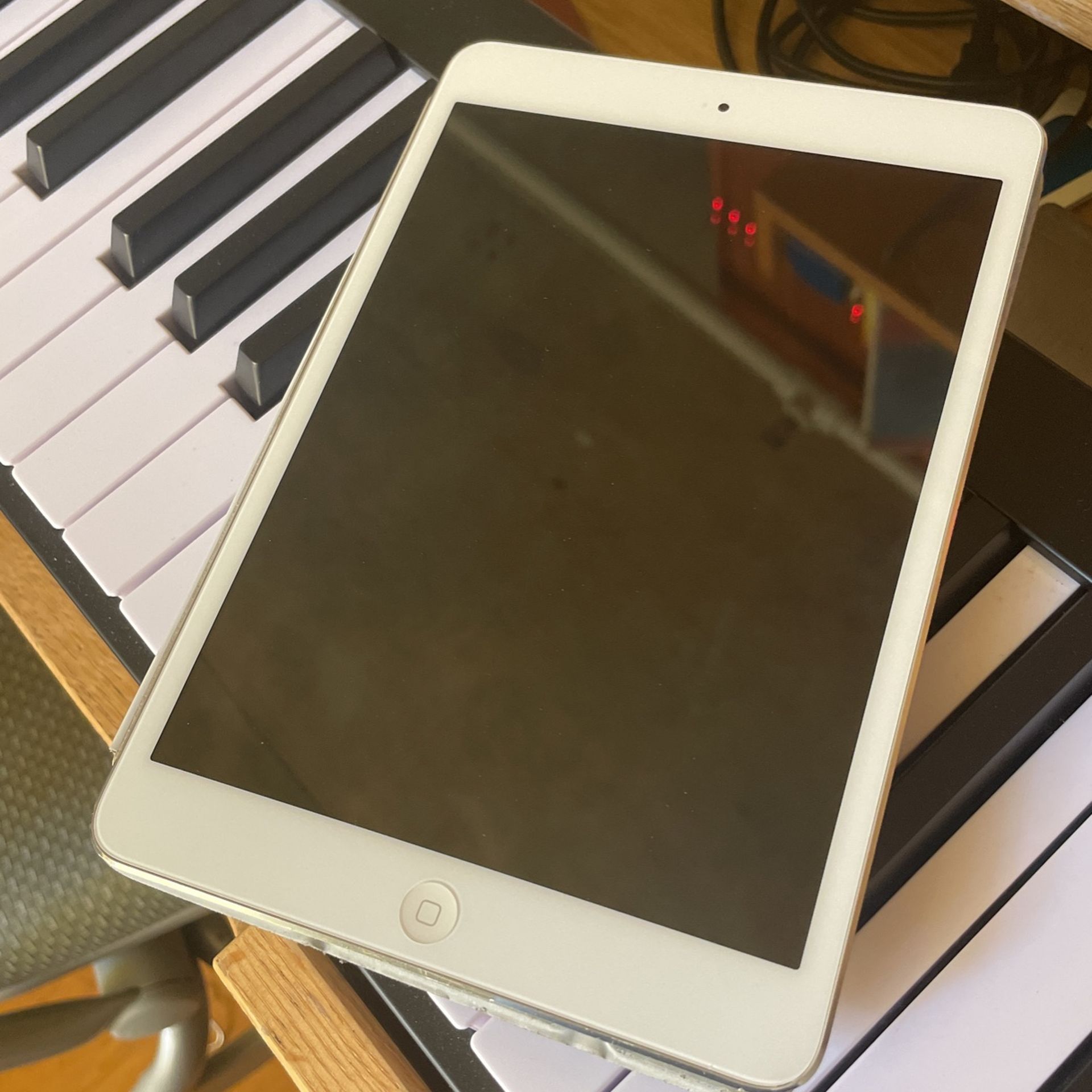 iPad Mini 1 With Charger