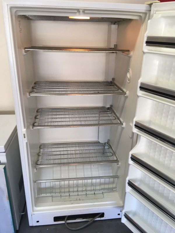 United Commercial Upright Freezer 19.7 cu ft for Sale in Chula Vista