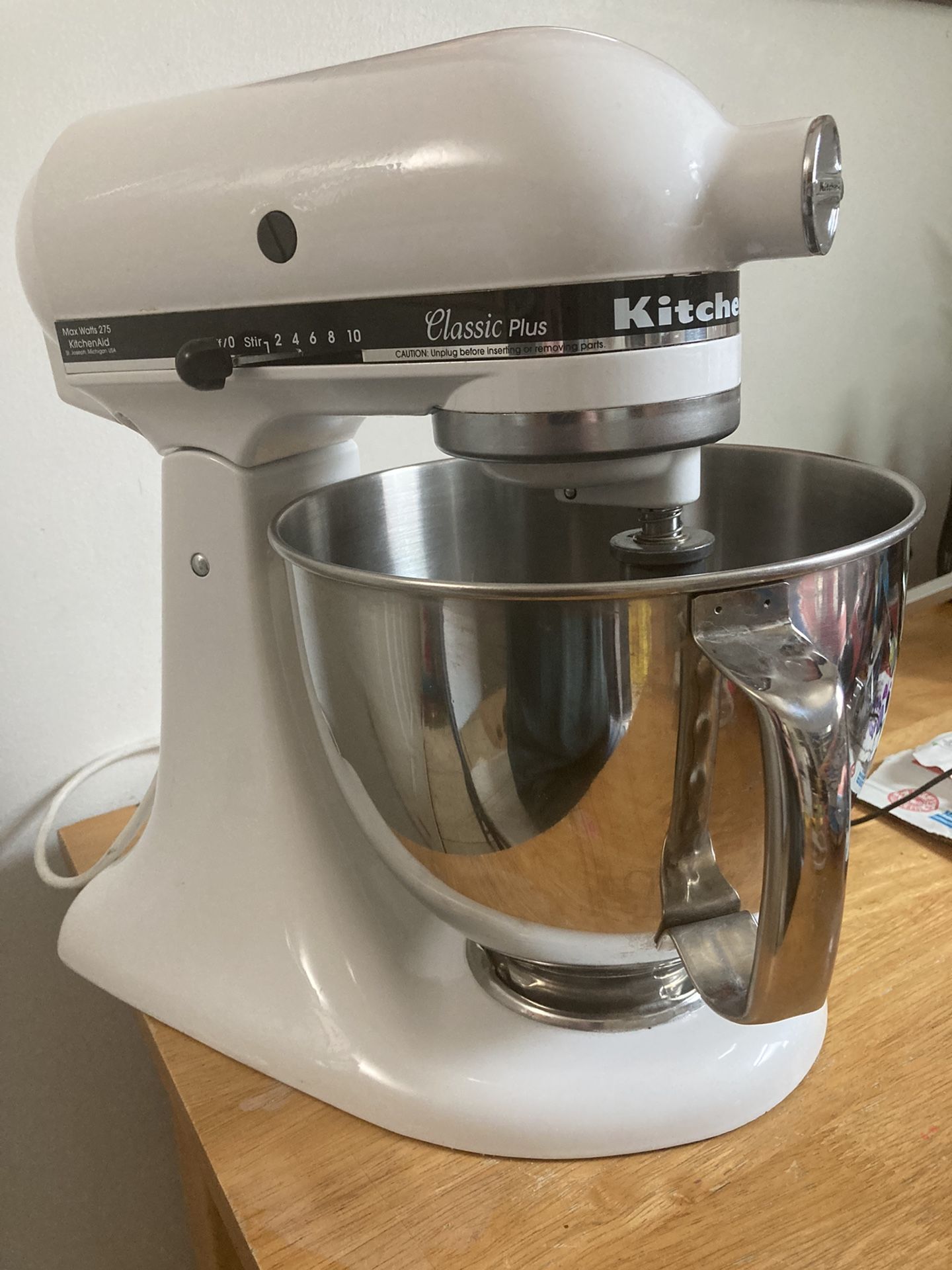 Kitchen-aide Mixer w 2 Mixer Attachments