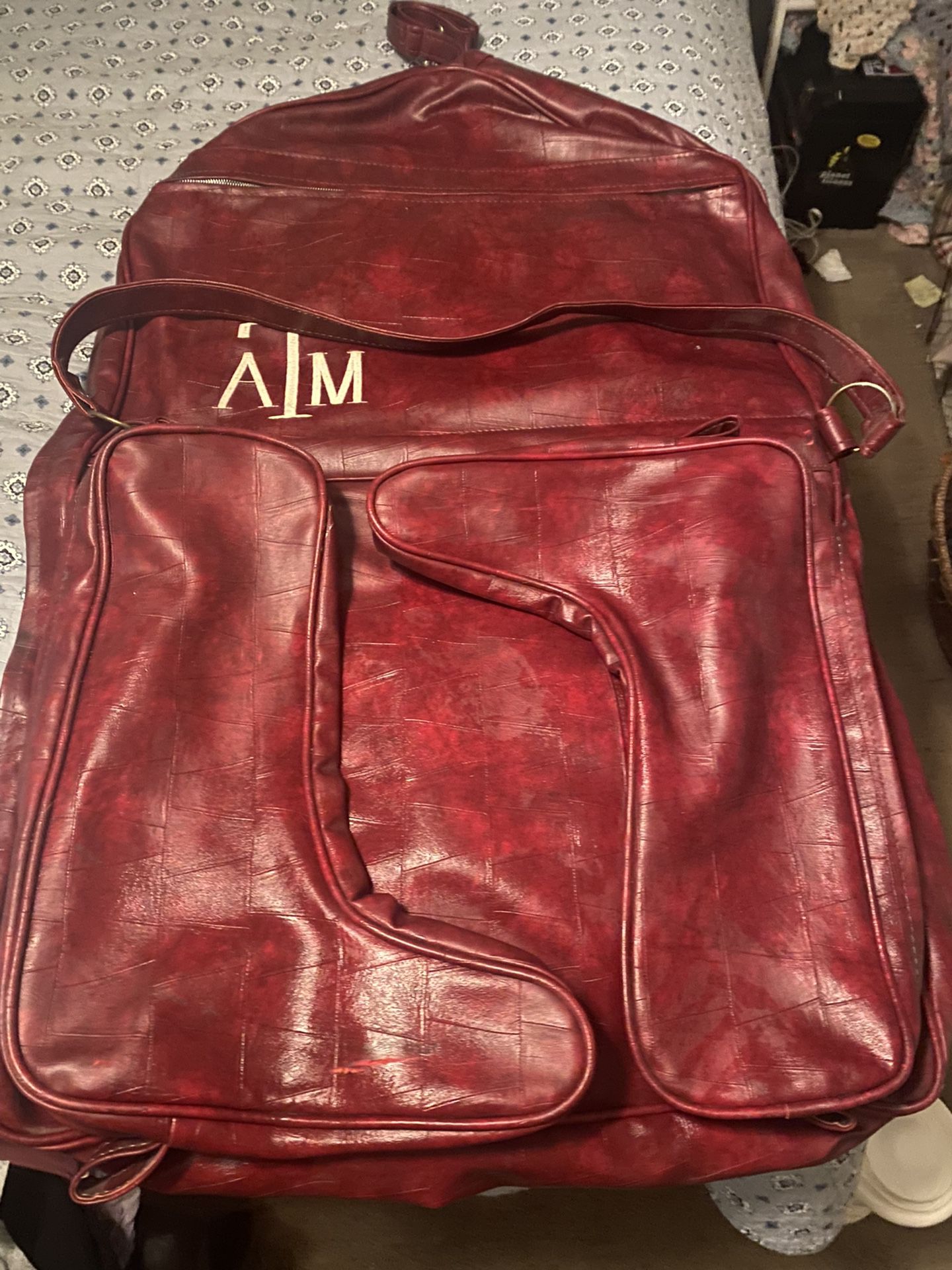 A&M Garment Bag W/boot pockets