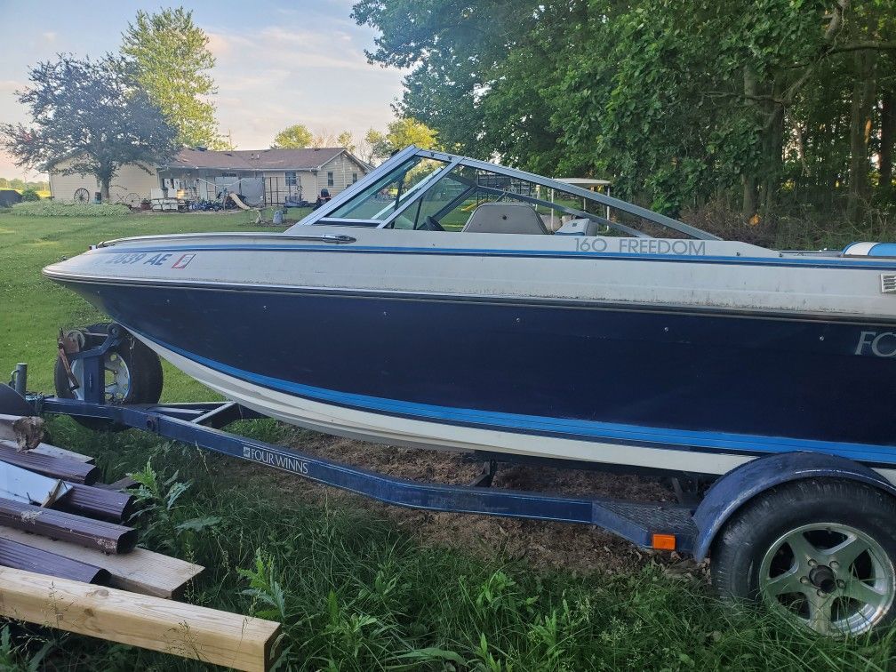 Fourwinns Speed Boat Ran Last Summer Don't Know The Problem Come Pick It Up Comes With Trailer An Cover Clean Title In Hand $1000 Obo