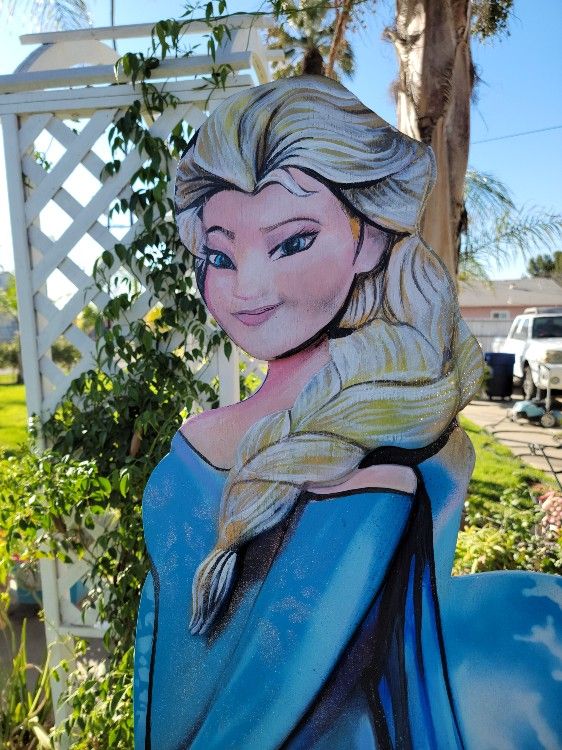 For Sale...Elsa And Olaf Wooden Stand 5 Feet Tall