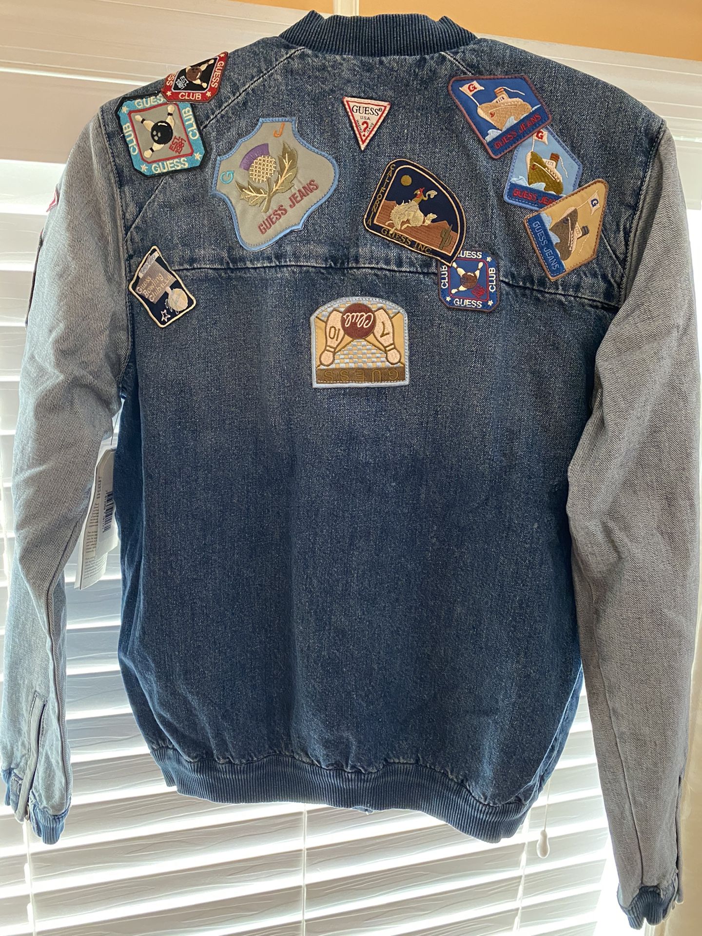 GUESS ORIGINALS PATCH DENIM BOMBER JACKET