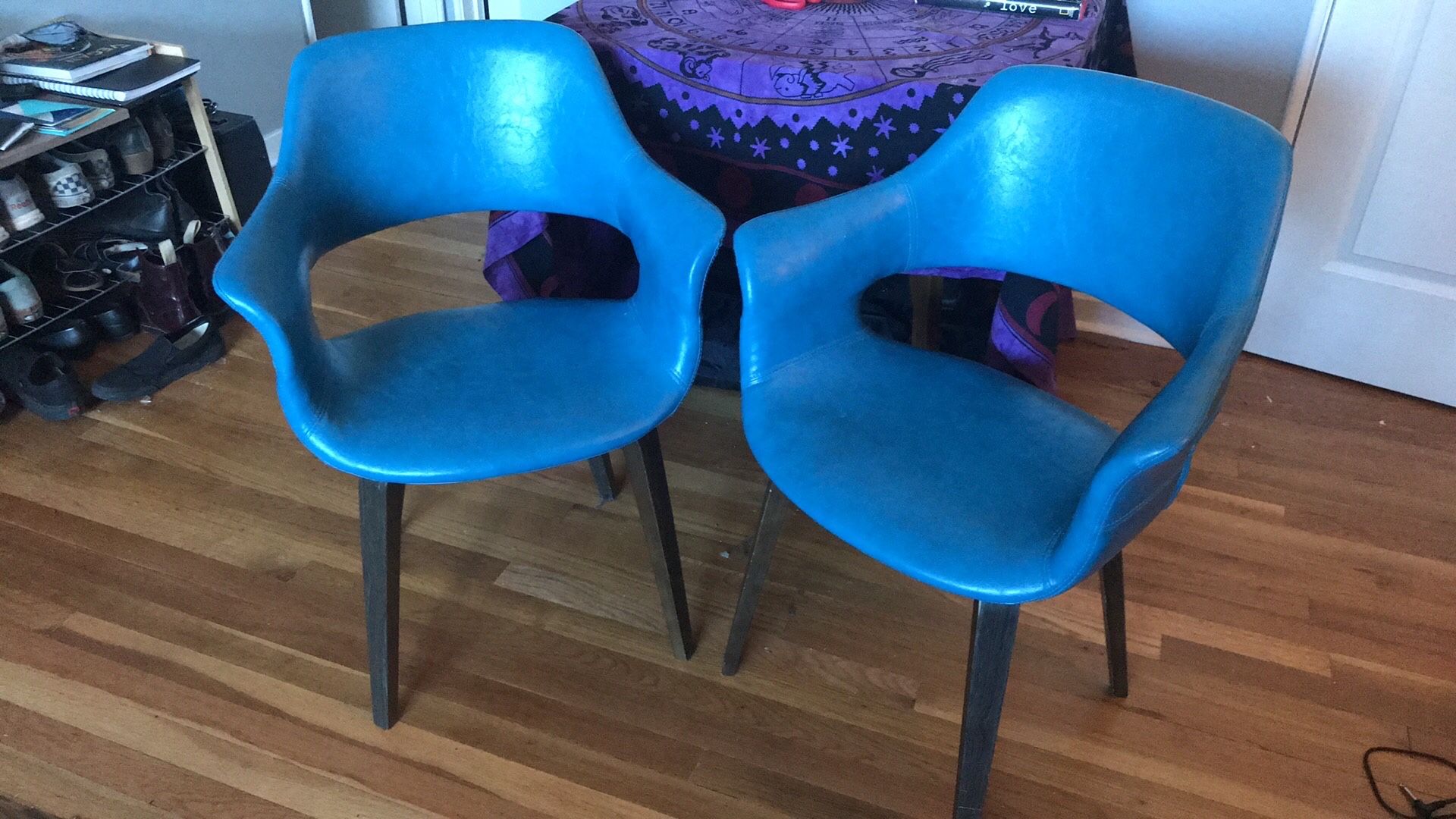 Two lounge chairs light sky blue faux leather wooden legs - two chair set