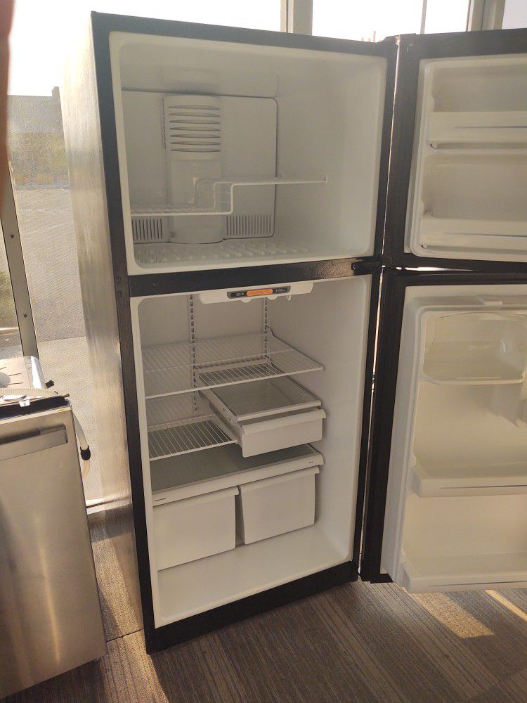 Sale!! 15% Off (AA) Black GE Top Freezer Refrigerator-Warranty Included 