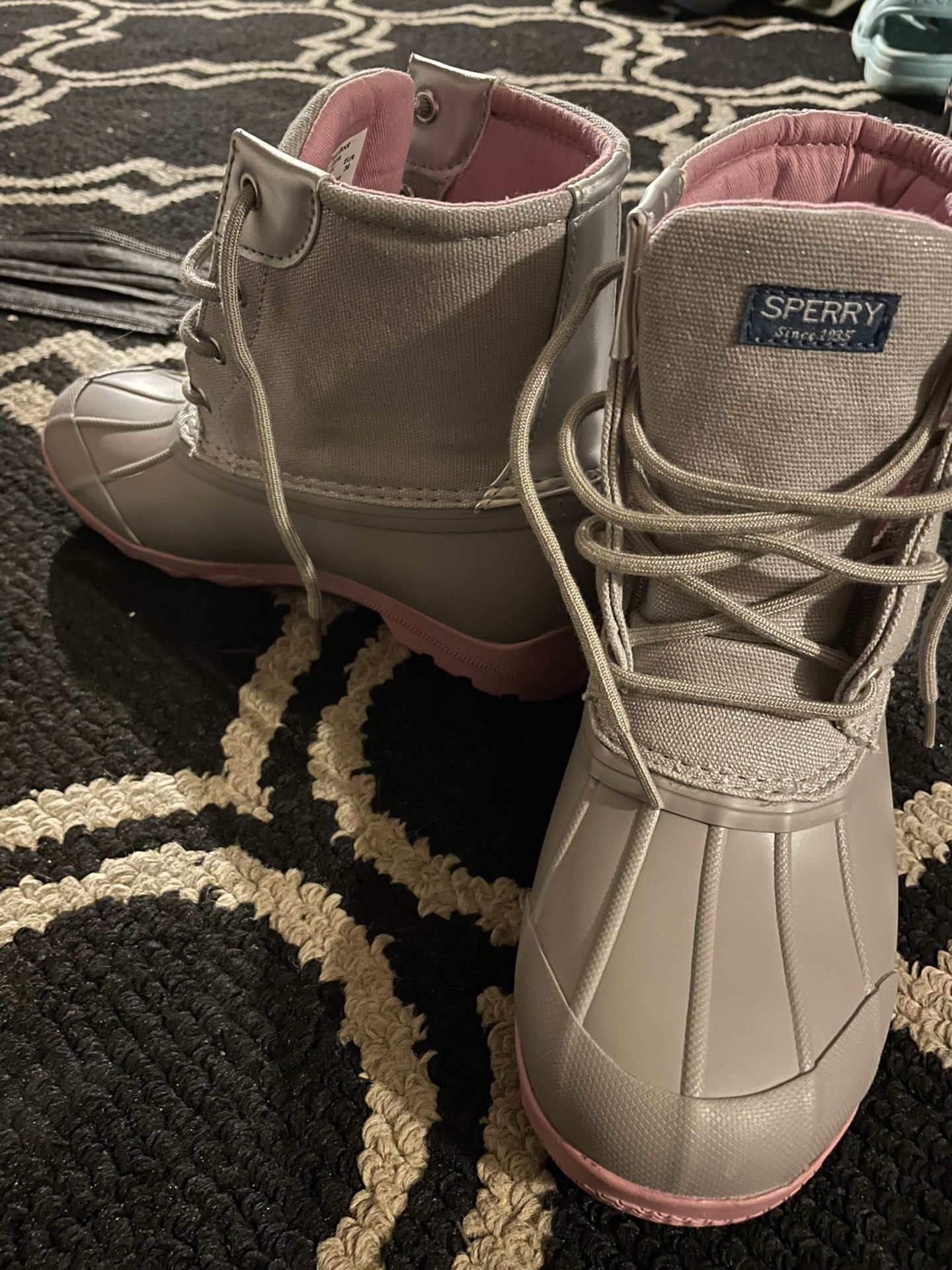 Girls boots 