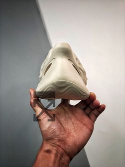 Adidas Yeezy Foam Size 4 to 13 Thumbnail