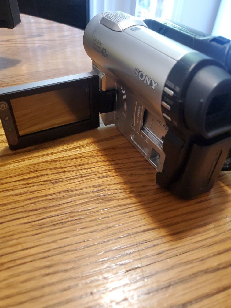 Sony Hybrid handheld camcorder 40x's optical