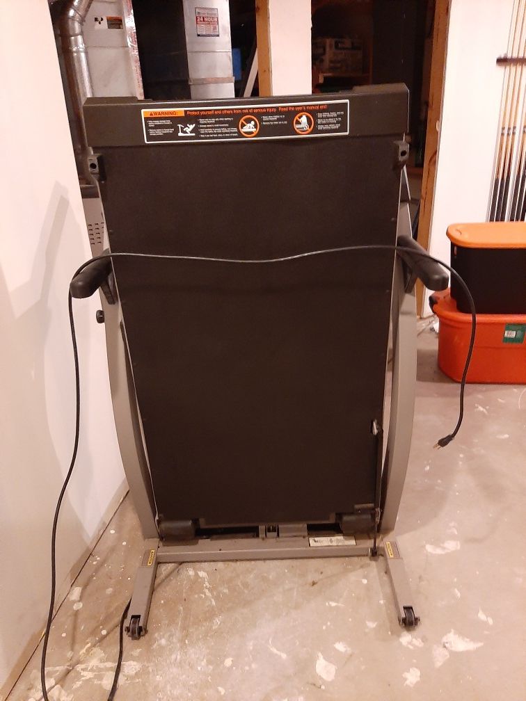 Proform 735CS Treadmill for Sale in Bolingbrook, IL OfferUp