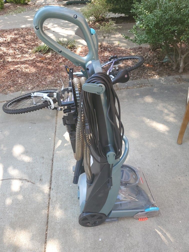 Almost brand new BISSELL PROheat 2x carpet Cleaner