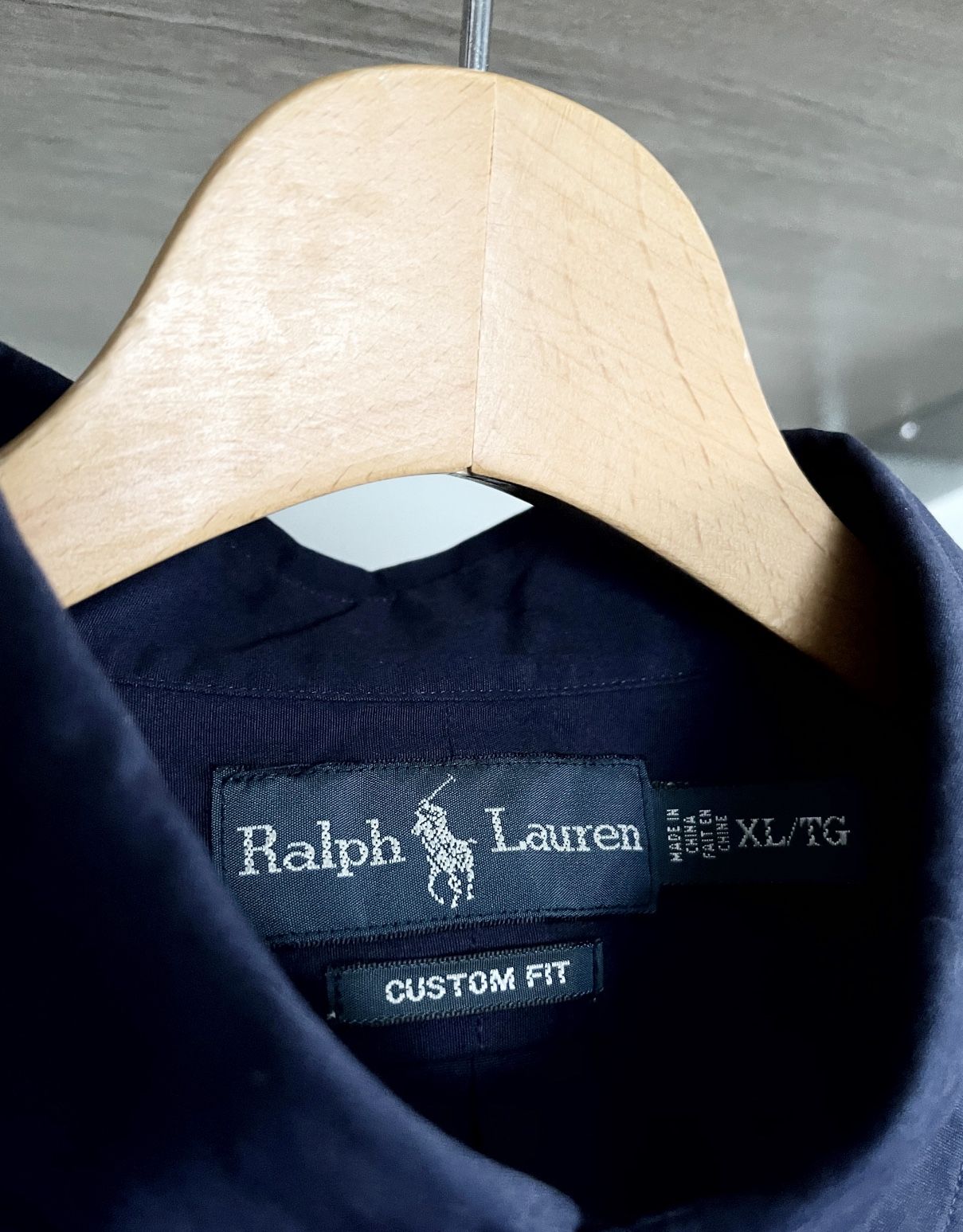New! Mens Polo Ralph Lauren Button down Size XL retail $98 Custom fit. Lightweight classic. Color Navy blue with classic red pony.