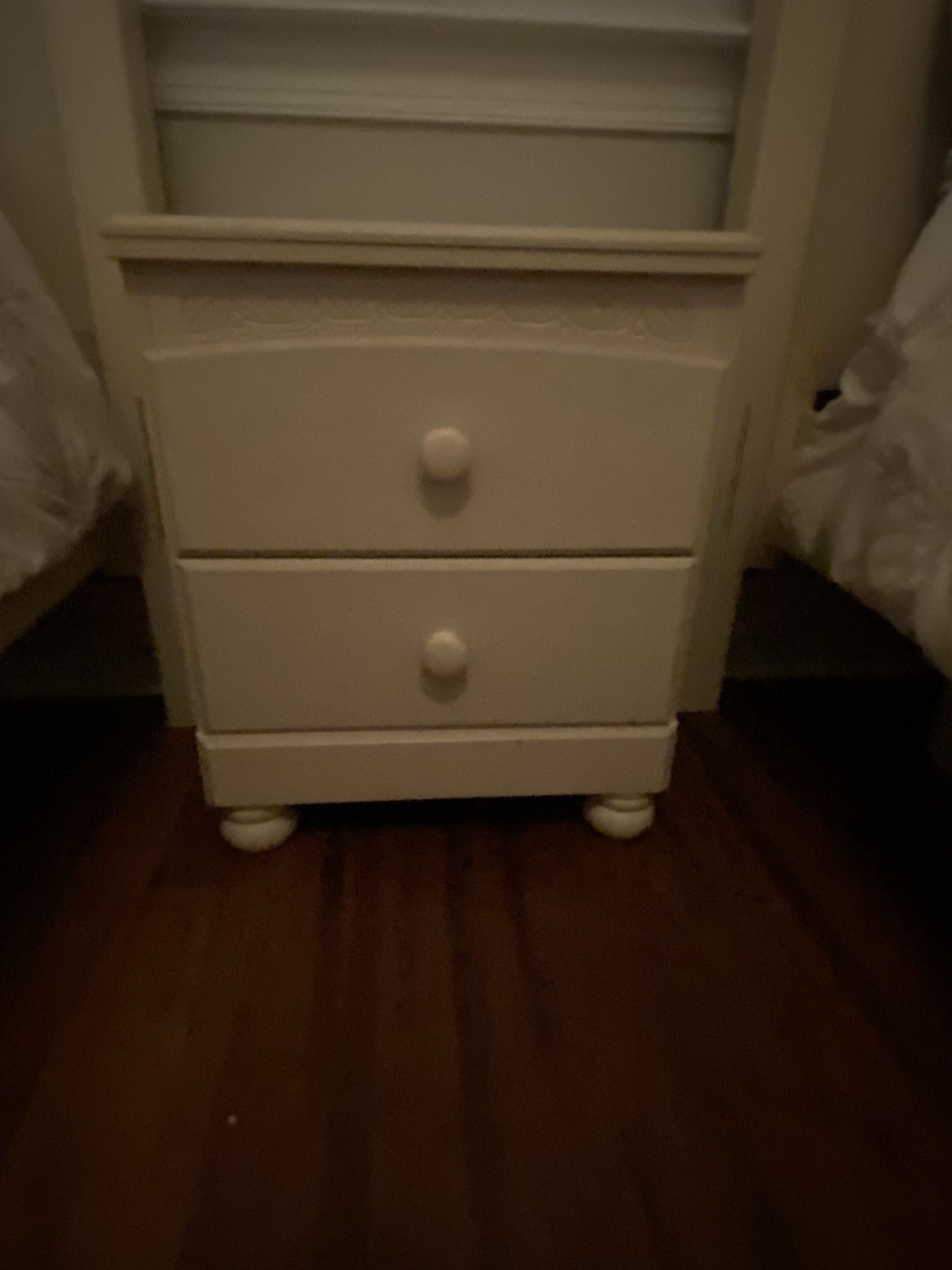 •3 piece Full bed set (Bed/Mattress, Nightstand and dresser)