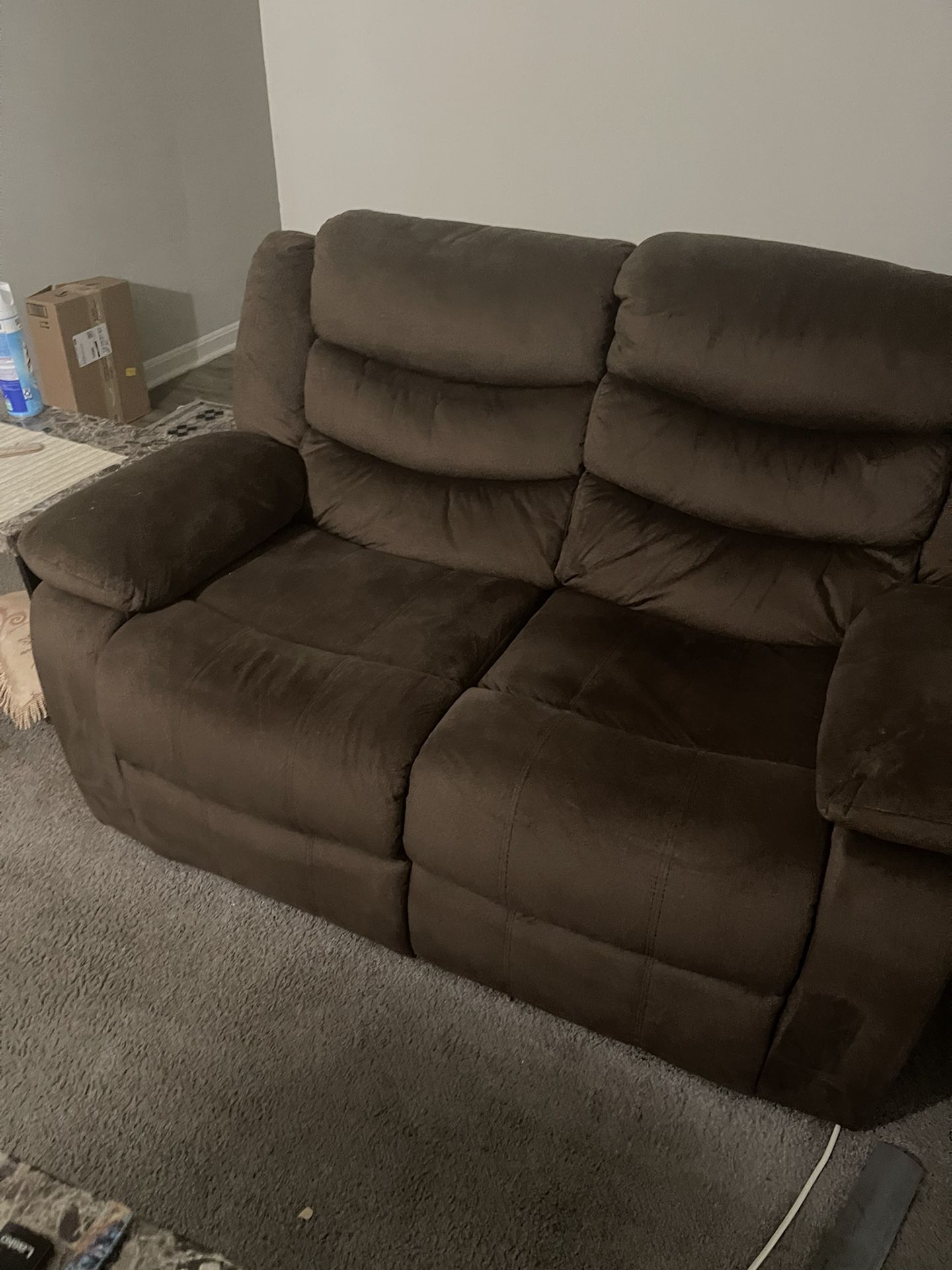 1 Yr Old Very Clean Like New Clean Recliner Sofa And Loveseat 