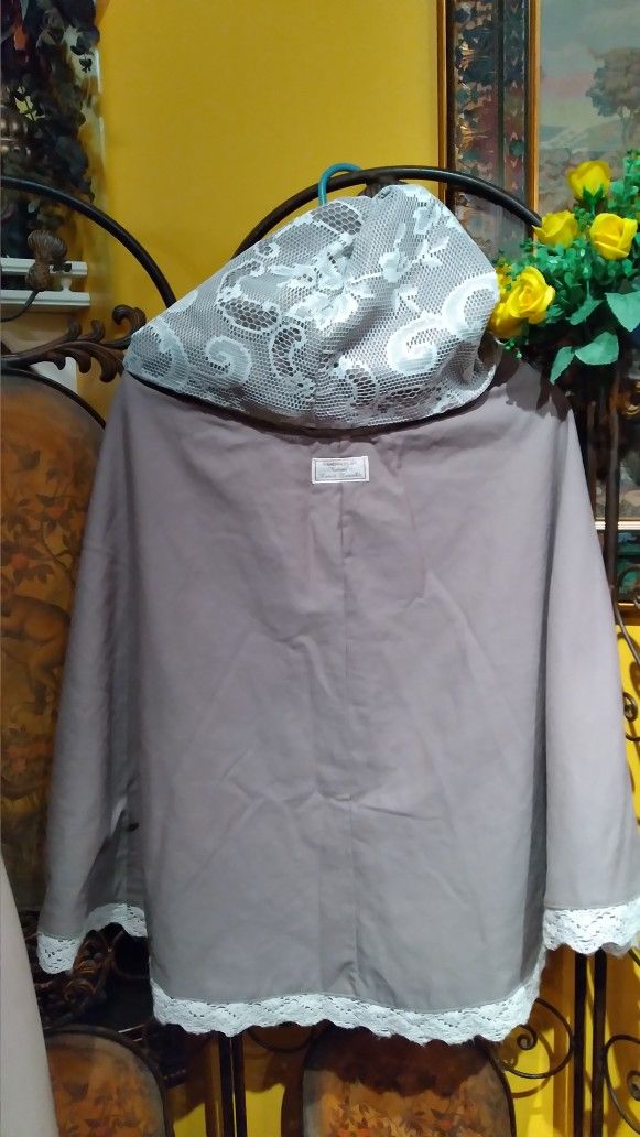 Vintage Handmade by Noemi's Knick Knacks Cape, Shawl