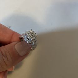 14k White Gold  Engagement Ring  Has Lifetime Wareanty On Evertyrhing  Thumbnail