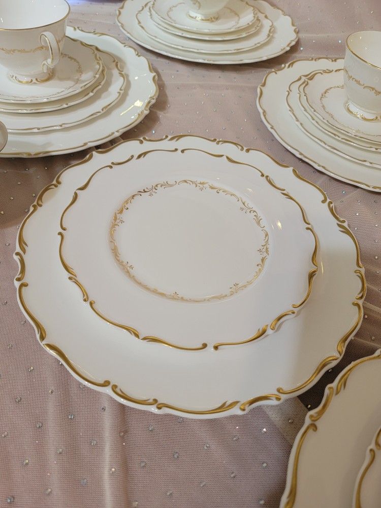 Royal Doultan Full Set Of Fine Bone China