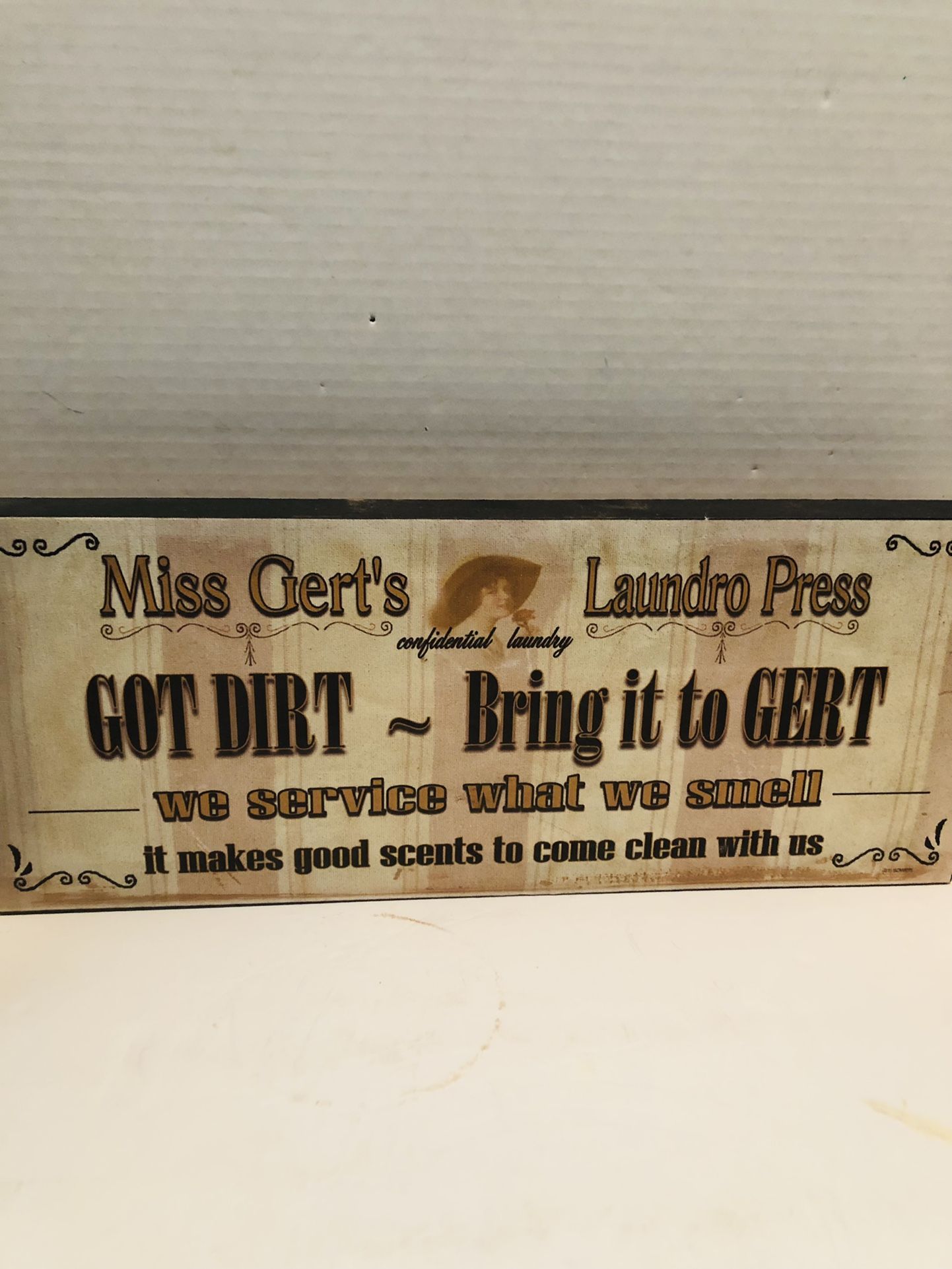 Laundry Room Decorations Excellent Condition