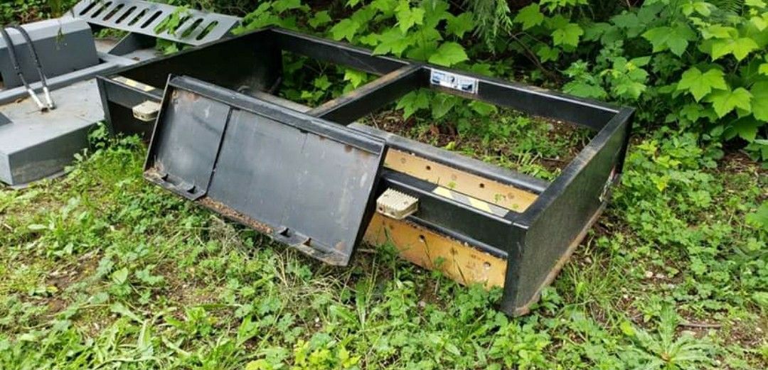 Various Tractor & Skidsteer implements