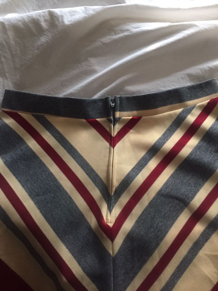 Vintage Skirt In Great Condition. Cream Color Is Actually Darker In Person. 