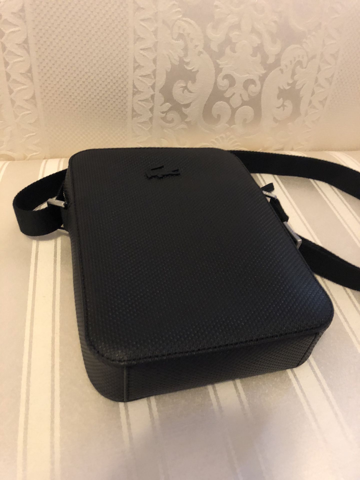 Lacoste Crossbody Bag: After The Perfect Accessory To Store Essentials