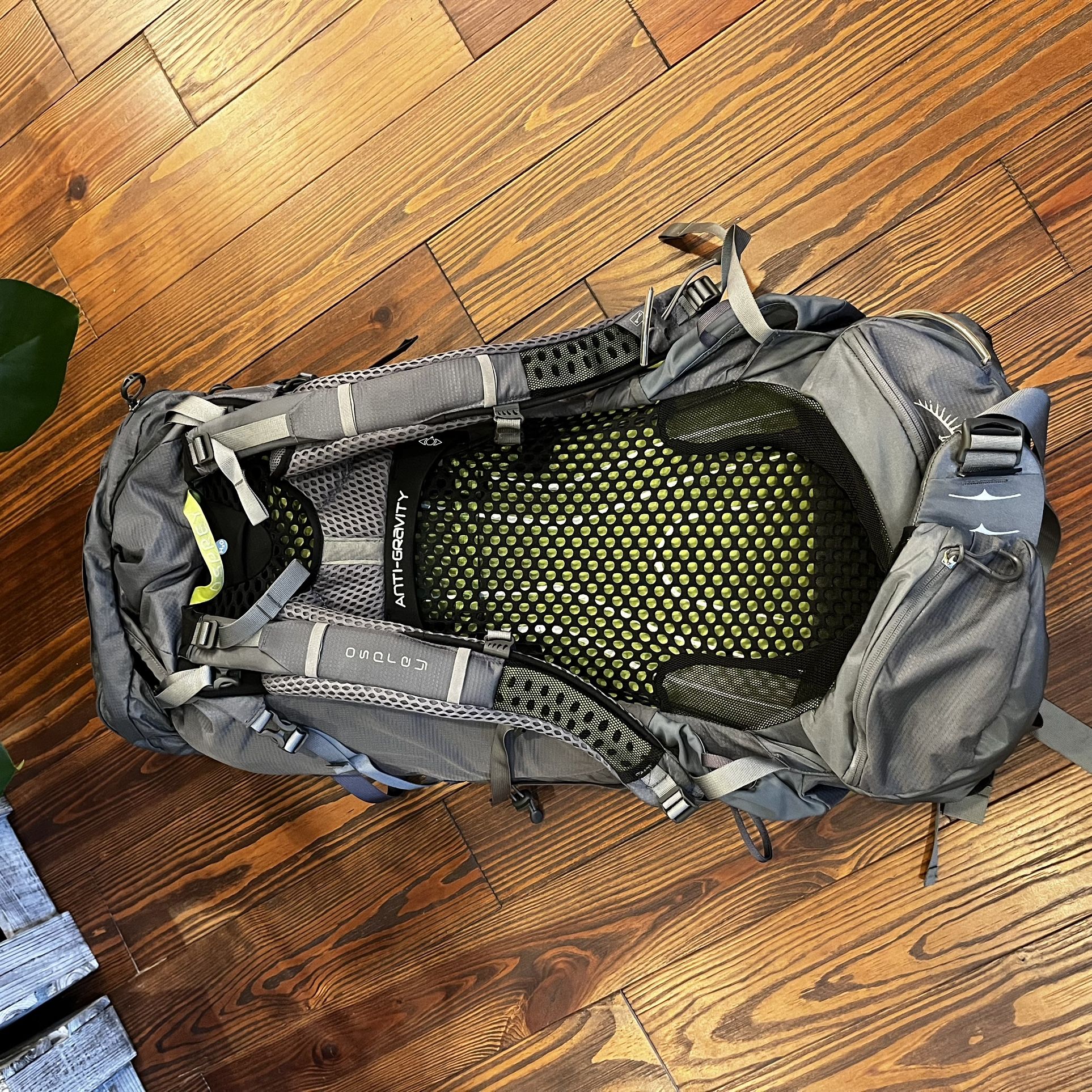 Osprey Atmos AG 65 Liters Hiking BackPack - Men's Size Large