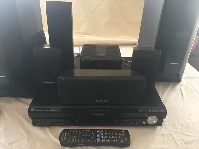 Panasonic DVD Home Theater Sound System SAPT753 5 Disc Changer for