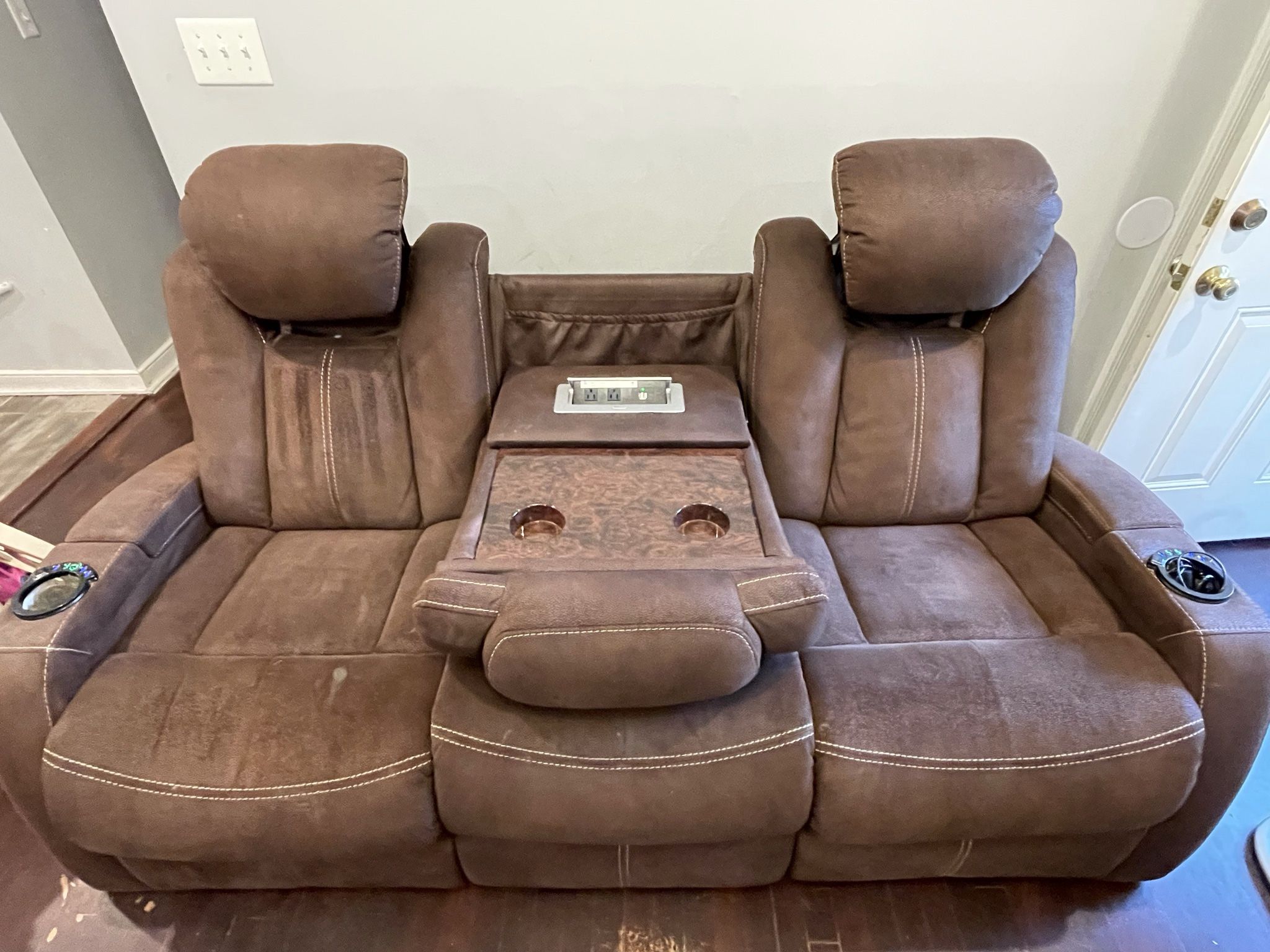 Recliner sofas