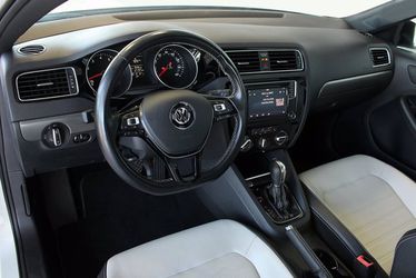 2017 Volkswagen Jetta Thumbnail