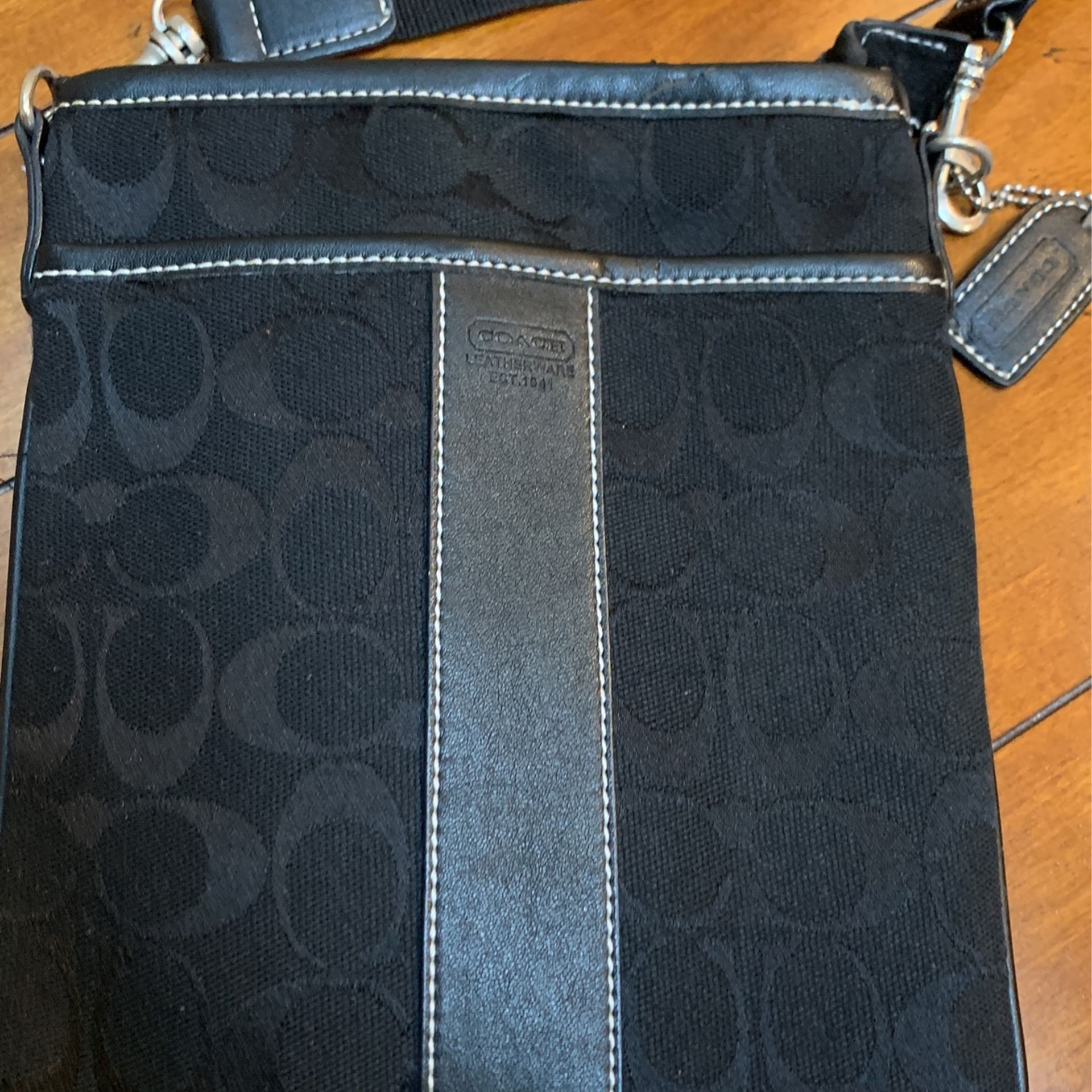 Authentic Coach Messenger Crossbody In Black Signature Canvas