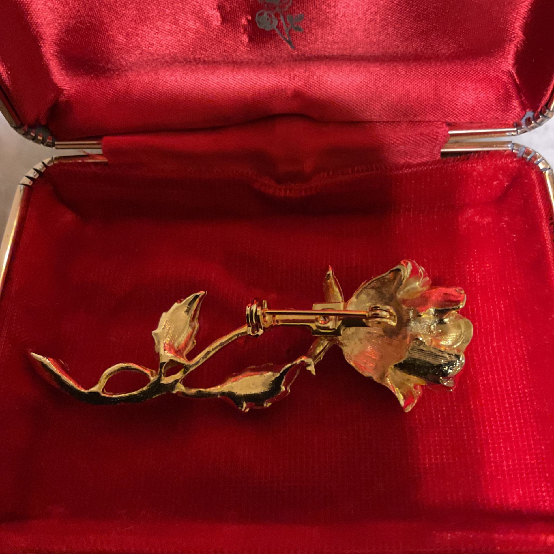 Vintage Gold Tone Rose 🌹 Brooch With A Pearl 