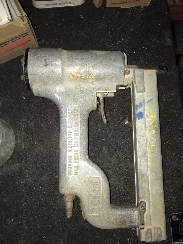 Senco pneumatic staple guns