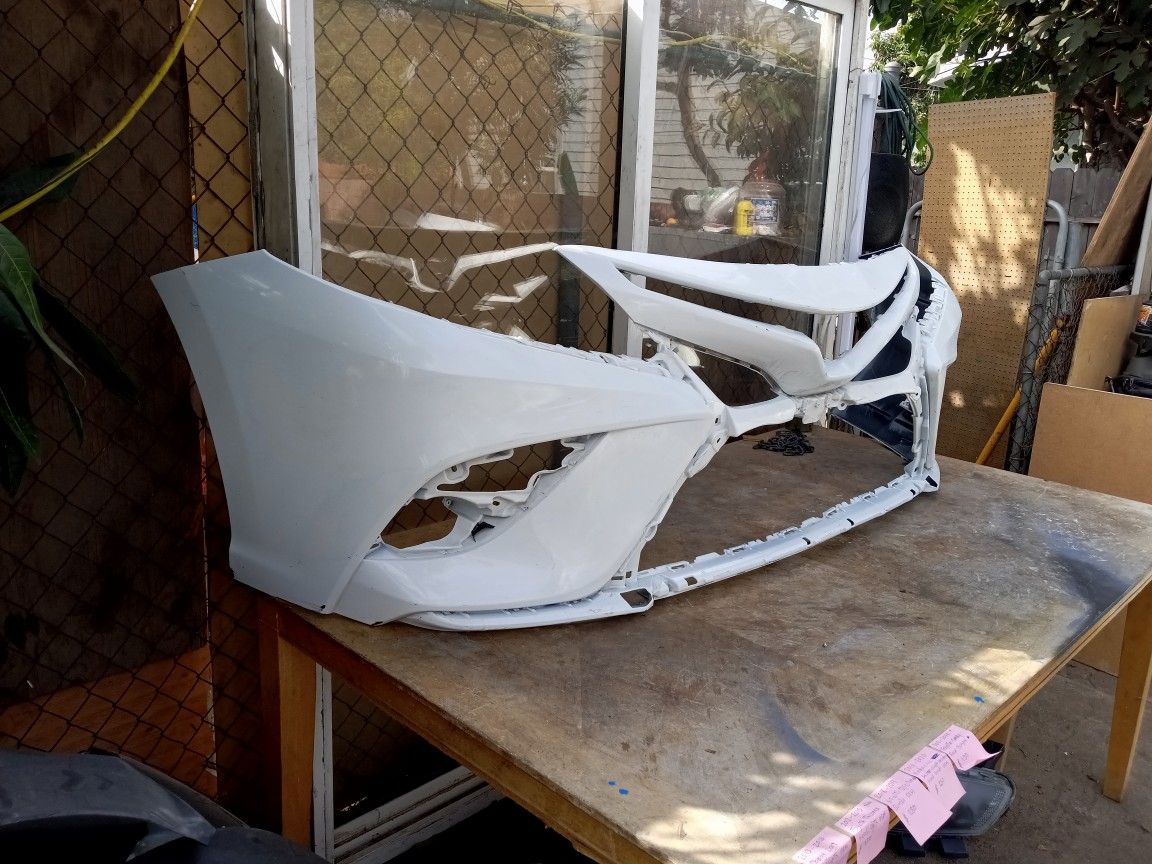 2018-2020 Toyota Camry Front Bumper OEM
