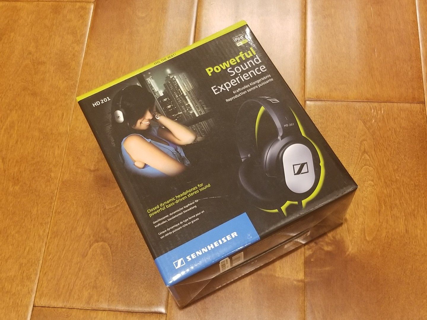 Sennheiser HD201 headphones - NEW