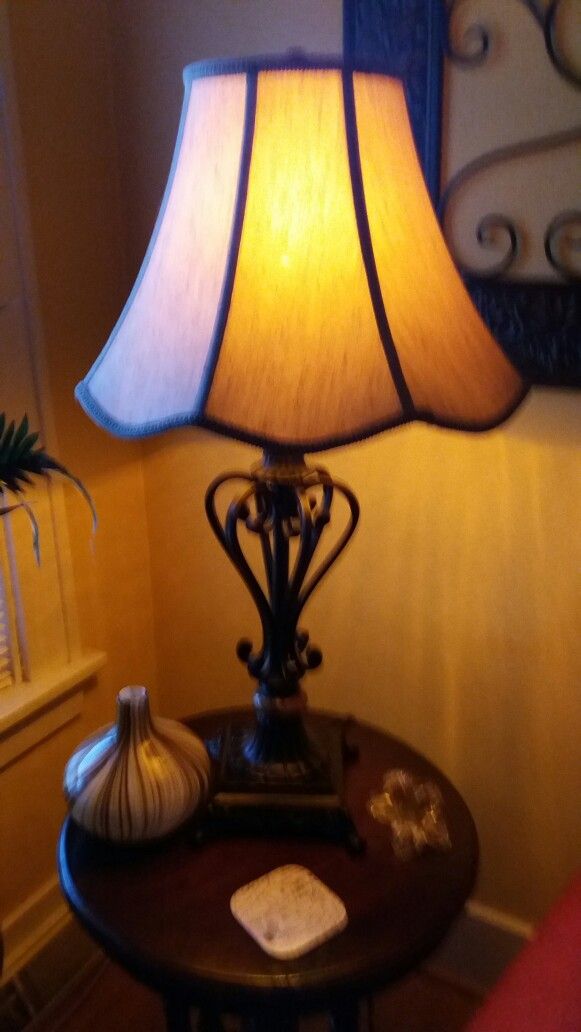 TABLE LAMP