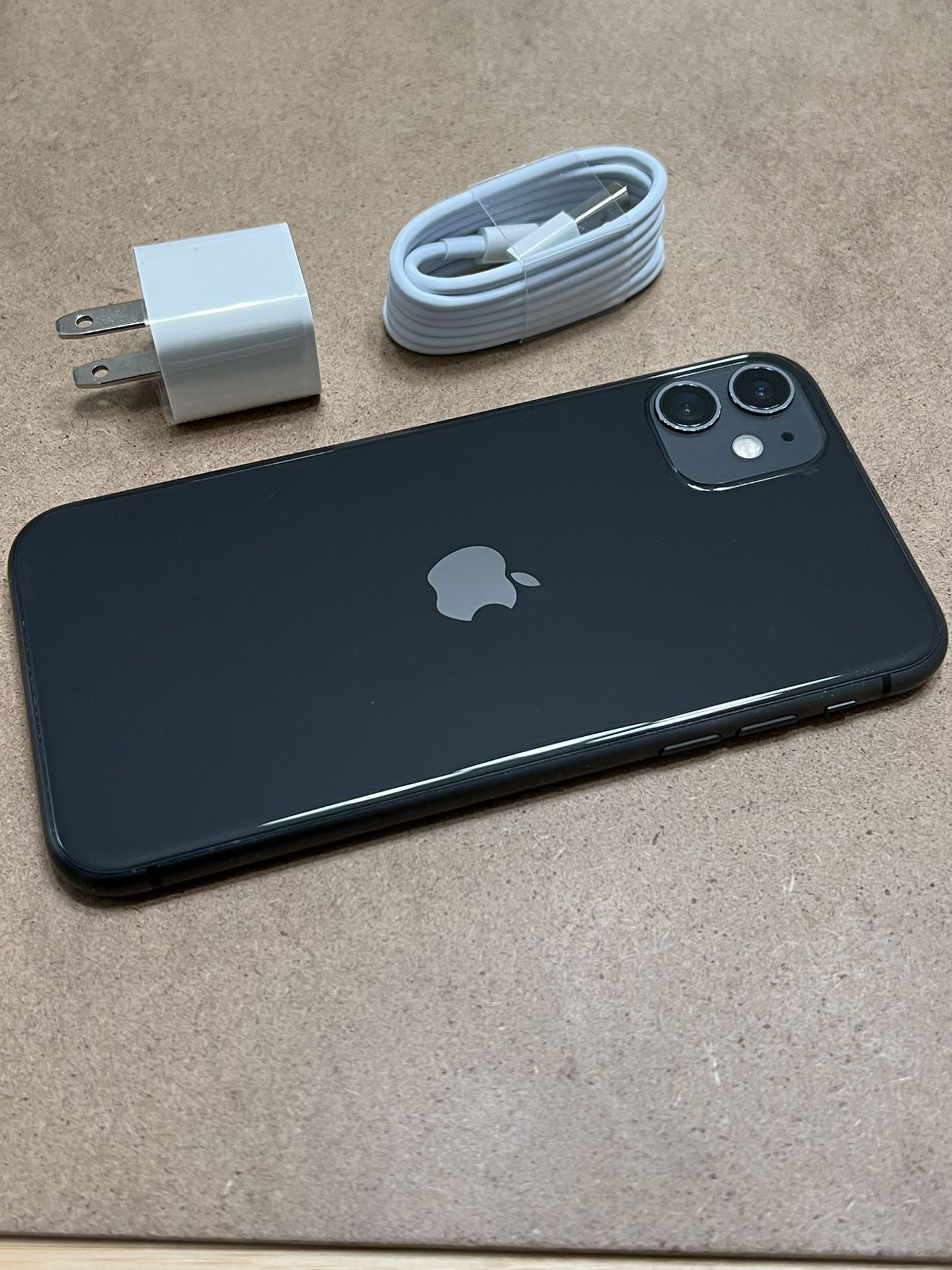 iPhone 11 - 64GB - UNLOCKED - Space Gray