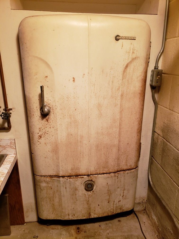 Westinghouse Model L7 Refrigerator. Late 1940's!