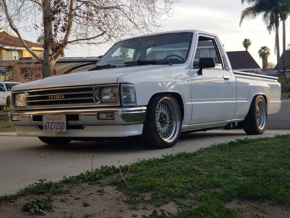 slammed 87 toyota pickup