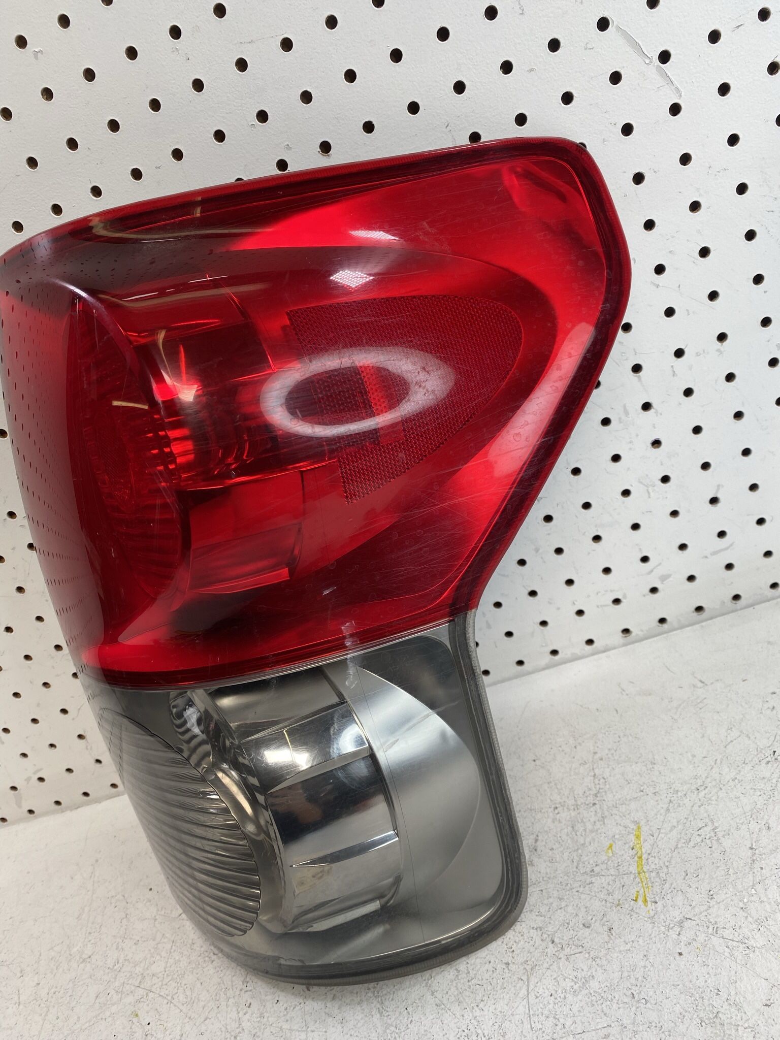 2010 2013 TOYOTA TUNDRA RIGHT SIDE TAIL LIGHT DEPO