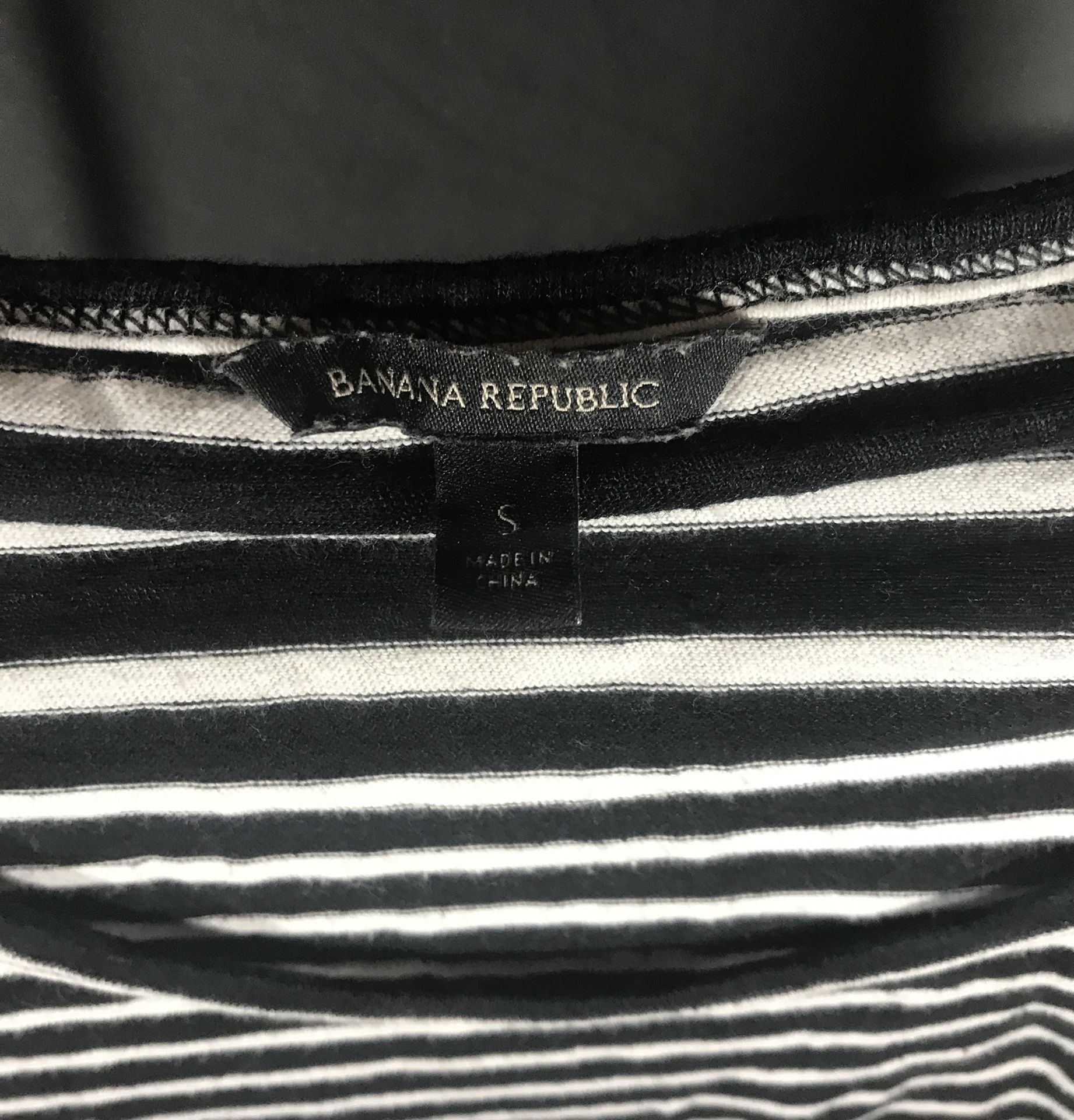 Black & White V Stripe Banana Republic Top Sz 2