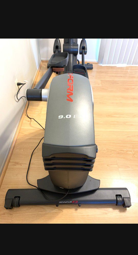 PROFORM 9.0 E T ELLIPTICAL MACHINE ( LIKE NEW & DELIVERY AVAILABLE TODAY