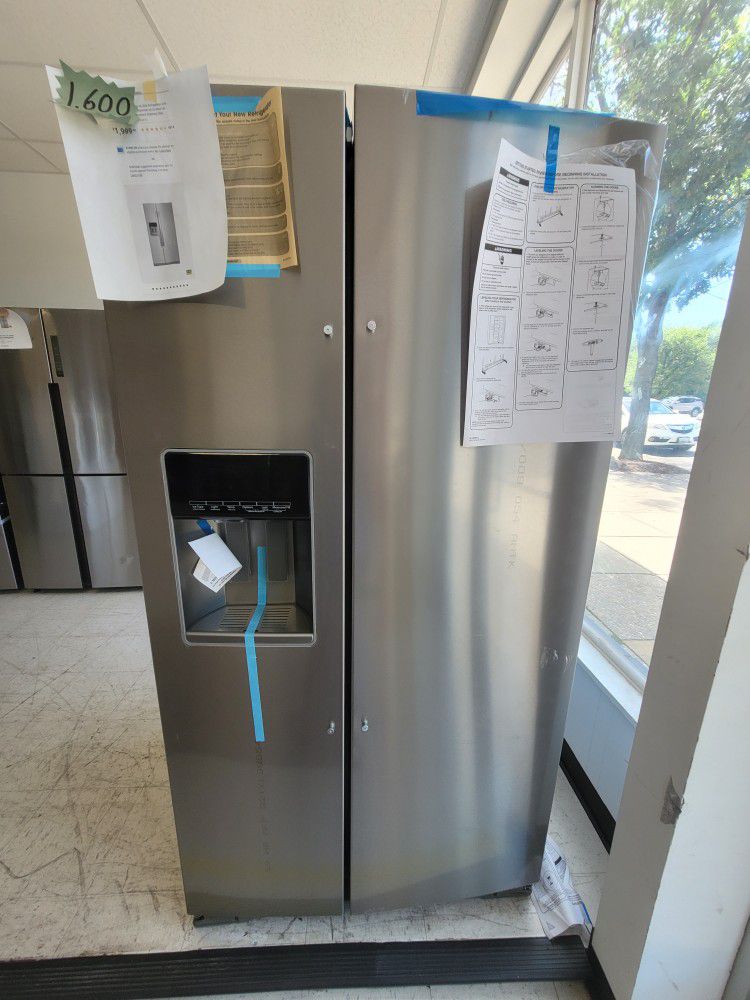 Whirlpool Side By Side Refrigerator New Open Box With 6month's Warranty 