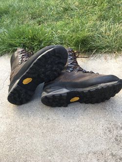 Schnee’s Hiking Boots  Thumbnail