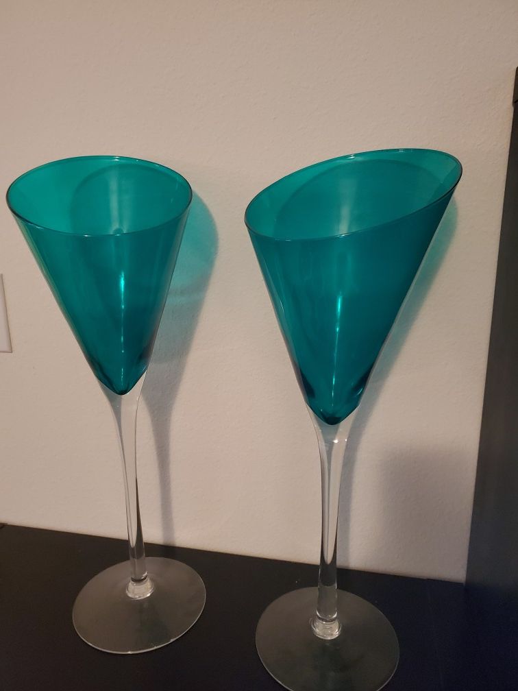 Set of 2 beautiful hand blown Italian glass vases