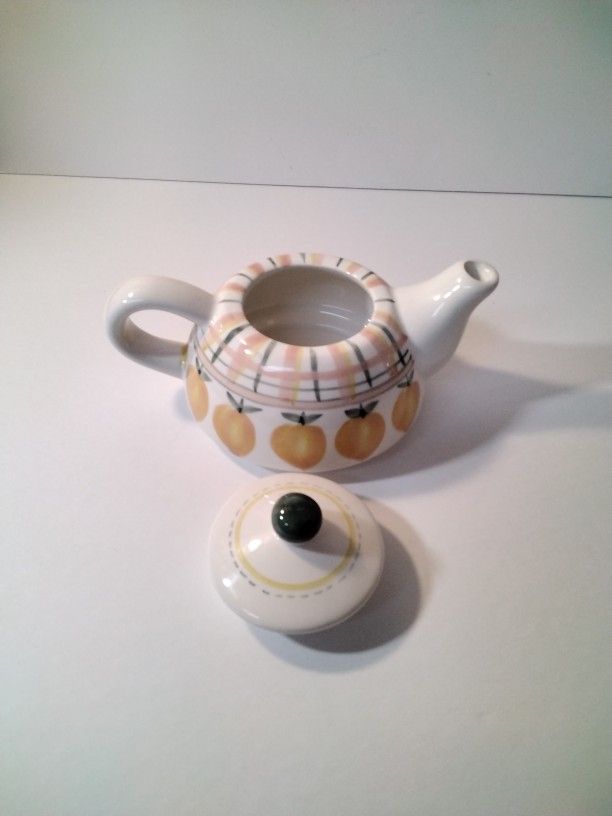 Very Cute Tea Pot .
