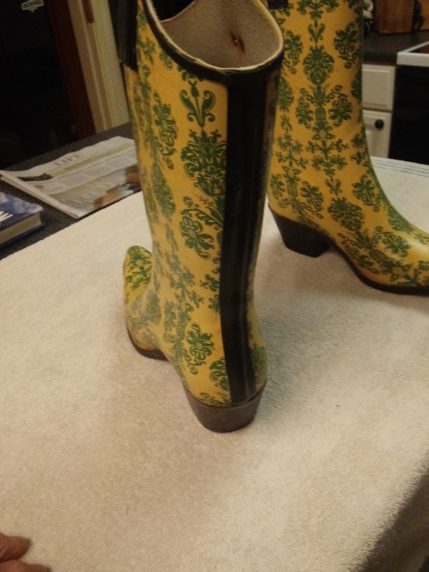 WOMANS NOMAD RUBBER RAIN BOOTS SIZE 9 COWGIRL STYLE