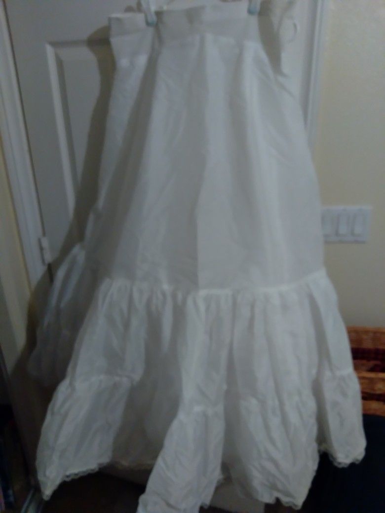 ***ABSOLUTE GORGEOUS WEDDING GOWN ***
