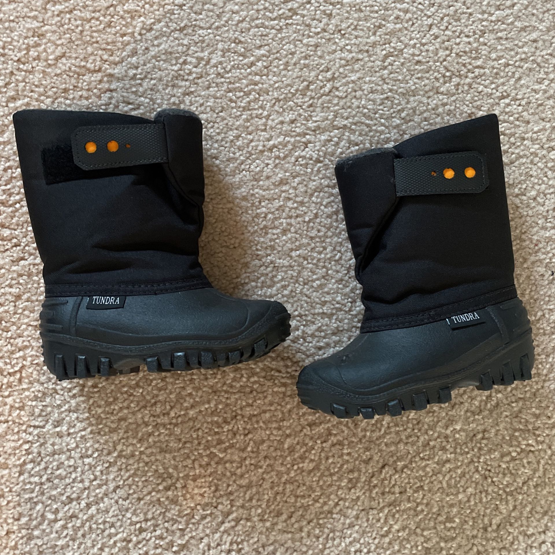Tundra snow boots