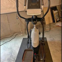 PROFORM 520 ENDURANCE ELLIPTICAL MACHINE ( LIKE NEW & DELIVERY AVAILABLE TODAY) Thumbnail