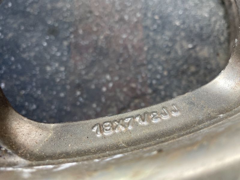 18 inch Kyowa Racing rims. 5 on 115mm or 5 on 100mm one cracked - T02395