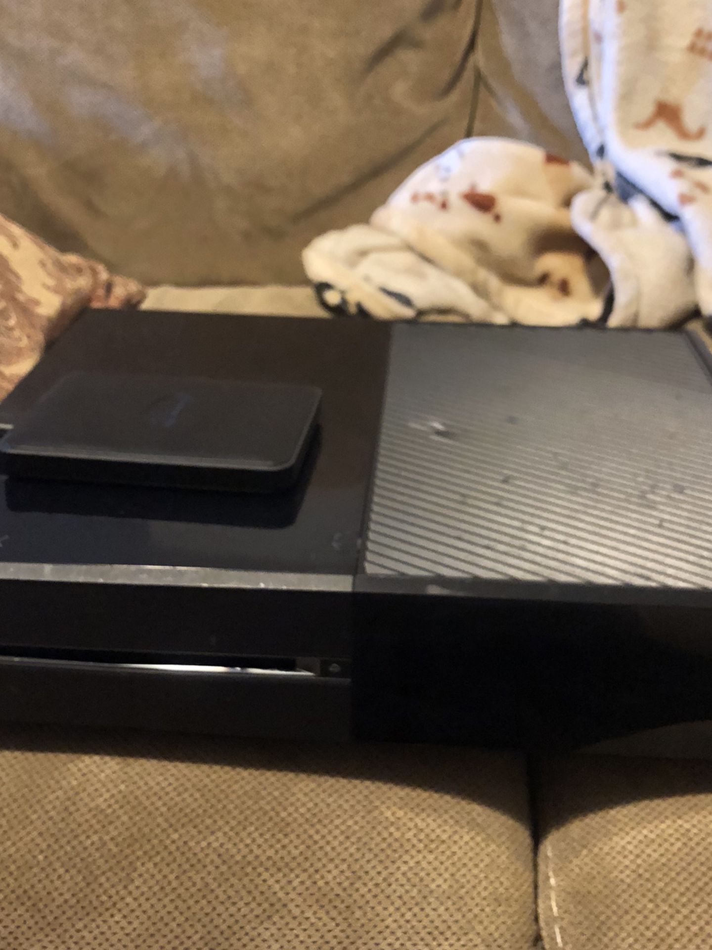 Xbox one 1tb hard drive 1 working controller and all cords, with 2 working games